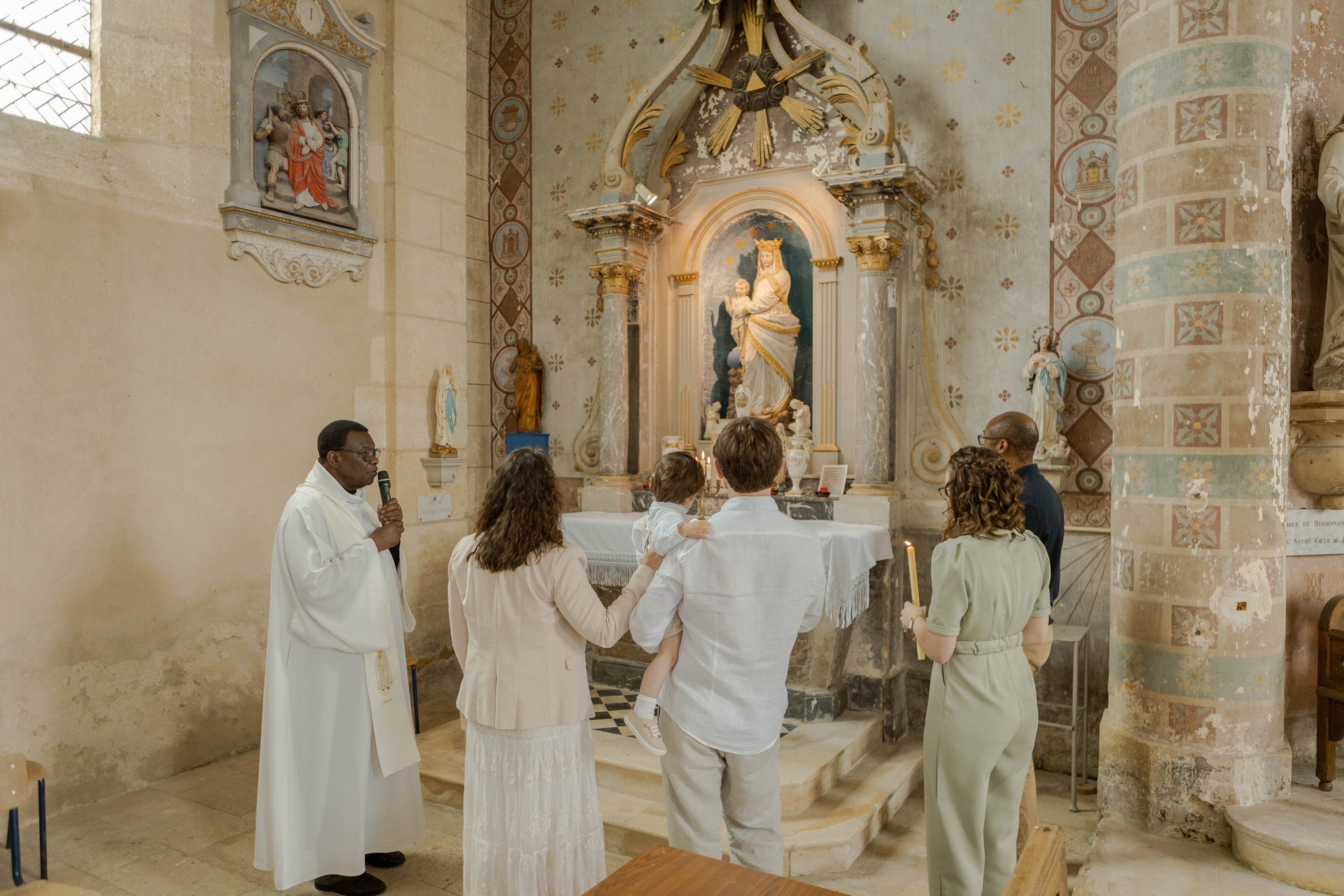 Baptême dans une église en Meuse.