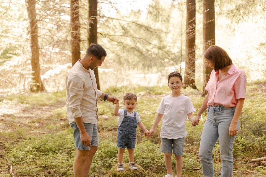 Séance en famille en forêt
