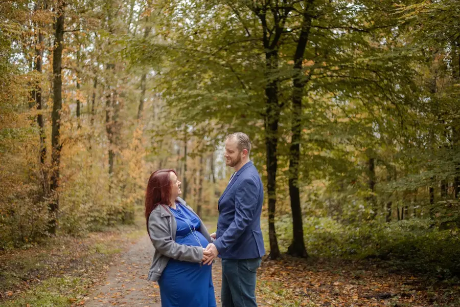 Séance grossesse en couple au lac des vieilles forges