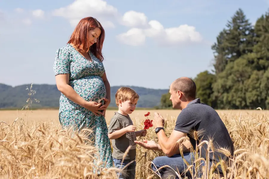 Séance grossesse en famille en été