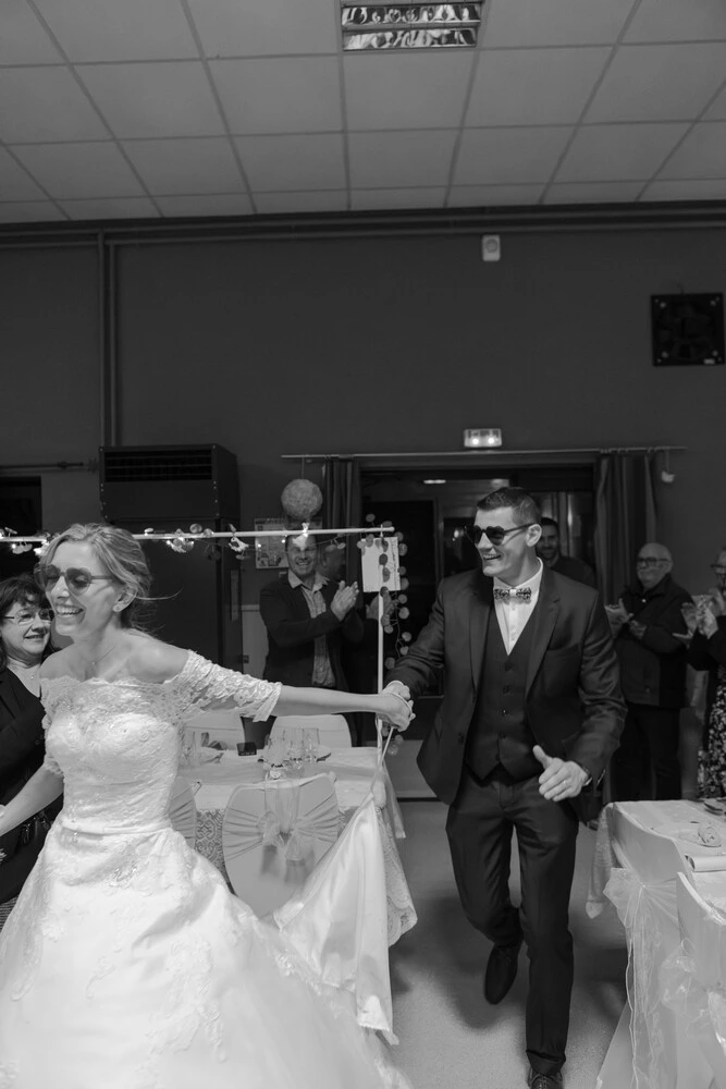 Entrée des mariés dans la salle des fêtes