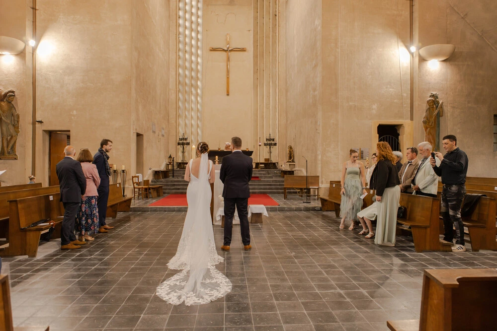 Cérémonie religieuse à l'église de Vrigne aux Bois