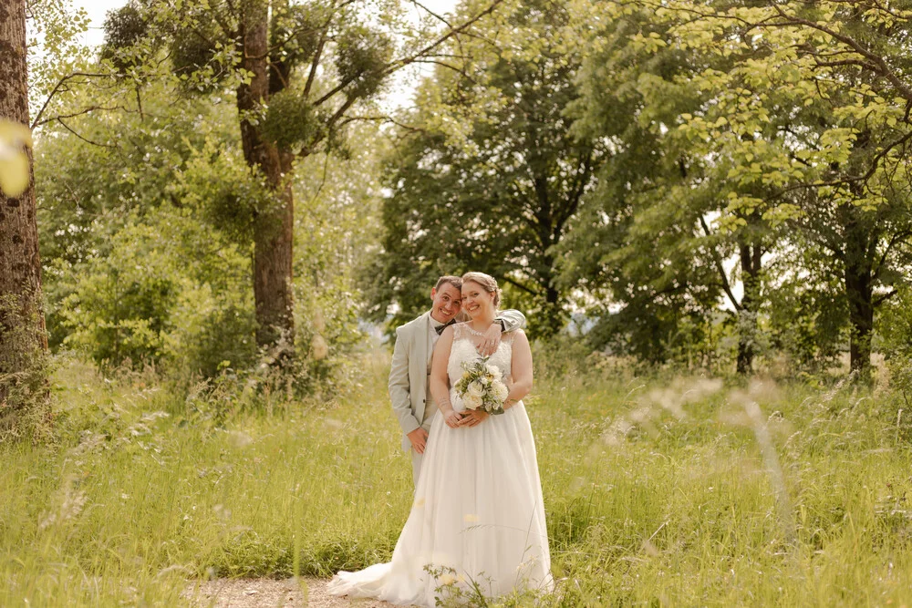 Photographie de mariage avec des fumigènes